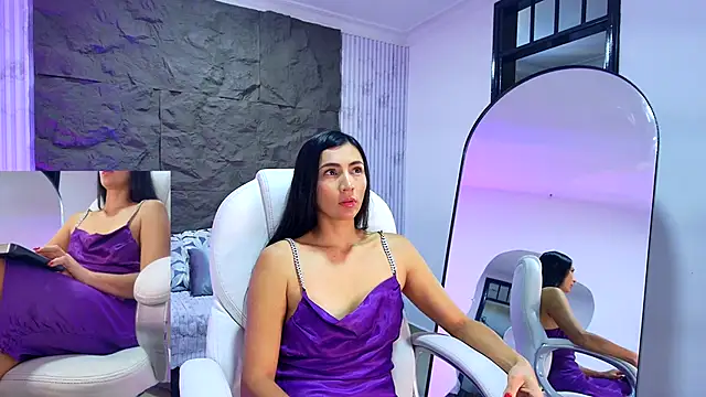 coniie jhons online show from December 21, 11:58 am