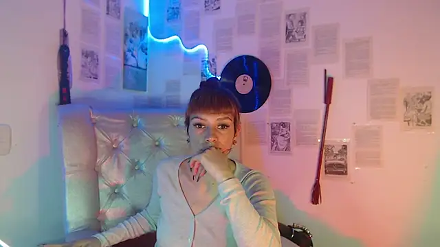 Snapshot of IvanaFetish chatting on October 12, 10:34 pm IvanaFetish online show from October 12, 10:34 pm