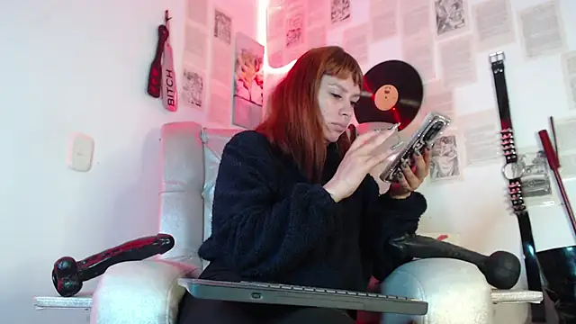Snapshot of IvanaFetish chatting on October 11, 10:34 pm IvanaFetish online show from October 11, 10:34 pm