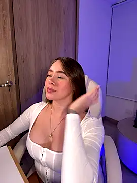 Snapshot of Lanataylor- chatting on October 12, 3:20 am Lanataylor- online show from October 12, 3:20 am