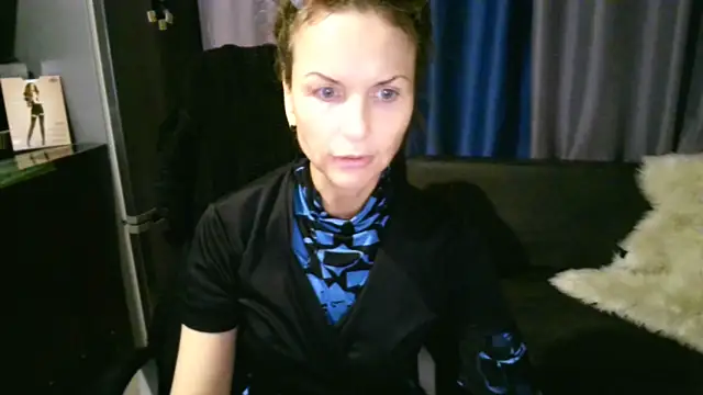 Snapshot of Elizabe_th chatting on October 15, 5:48 pm Elizabe th online show from October 15, 5:48 pm