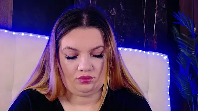 MelanieBrownn online show from April 8, 4:47 am