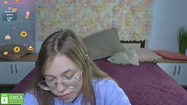 LayriantaVee online show from October 1, 1:27 pm