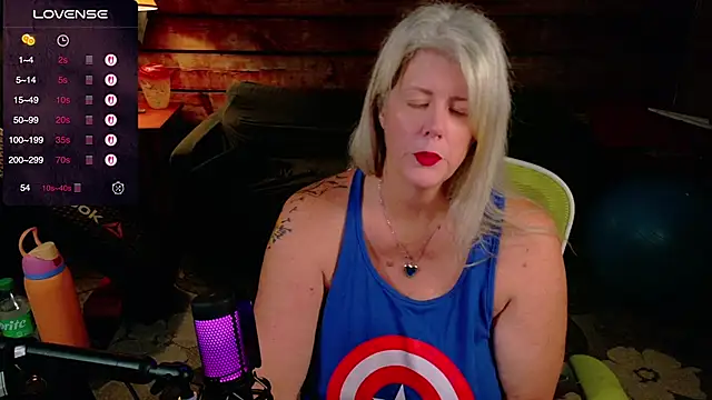 Snapshot of AliceHarlot chatting on October 1, 3:00 am AliceHarlot online show from October 1, 3:00 am