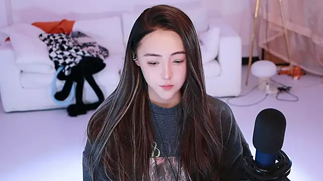 Roseonly  online show from March 31, 7:30 am