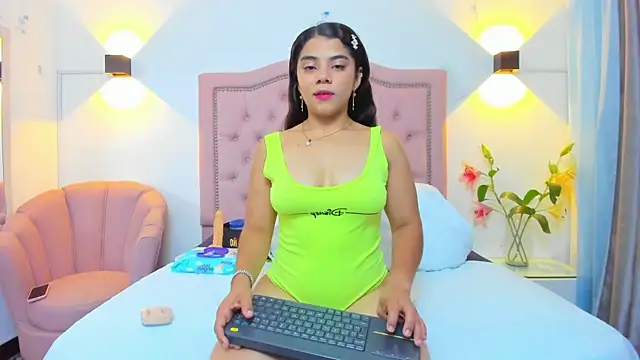 JulieeHabubu online show from July 25, 3:02 am