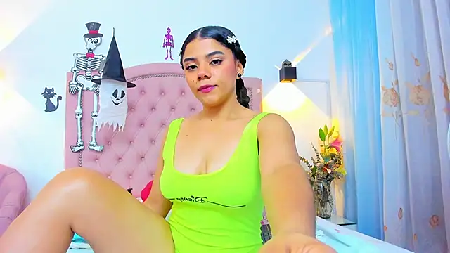 JulieeHabubu online show from October 28, 3:23 am