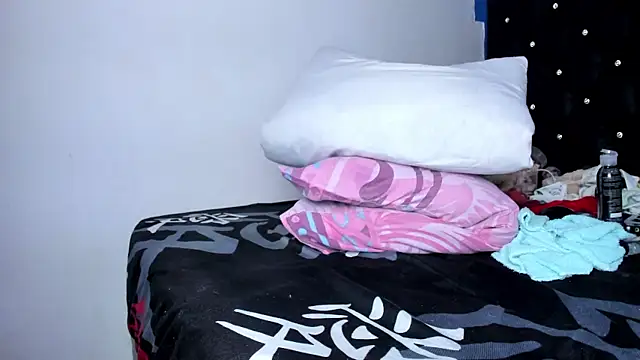 skinnycollins1 online show from October 9, 5:22 am