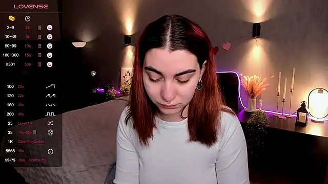 hannacheekss  online show from February 25, 2:10 am