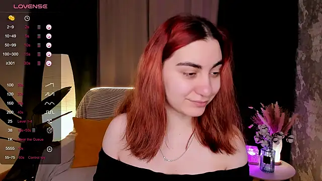 hannacheekss  online show from February 12, 2:24 am