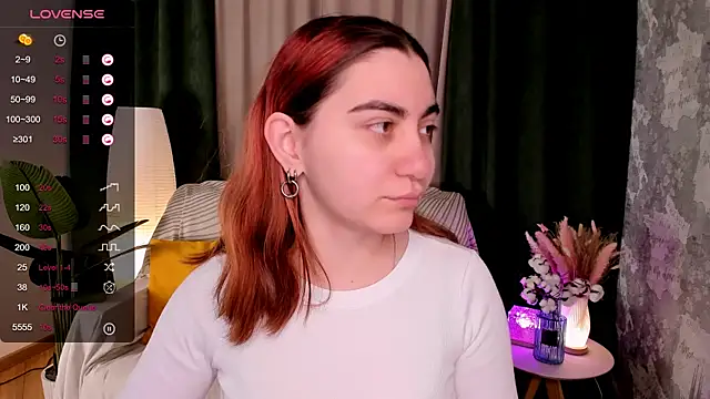 hannacheekss  online show from March 28, 2:11 am