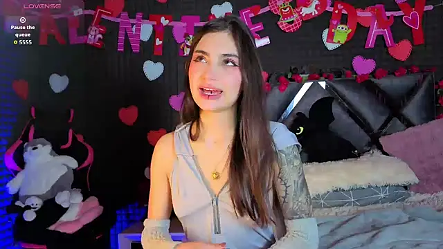 SolBeaumont1 online show from February 13, 12:01 am