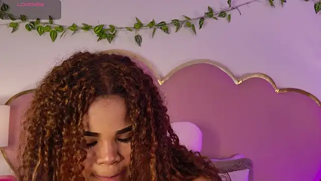 NahiaraReina online show from June 22, 1:30 pm