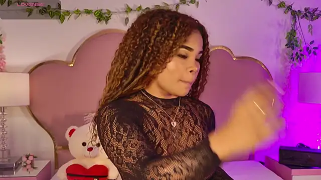 NahiaraReina online show from June 25, 1:35 pm