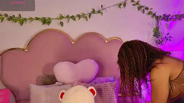 NahiaraReina online show from June 21, 3:05 pm