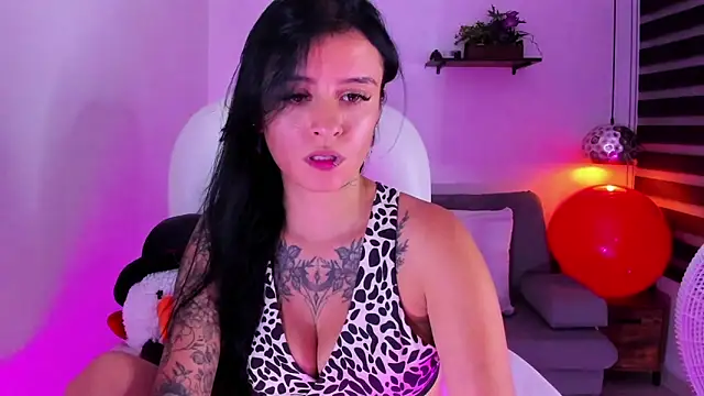 yenny garcia online show from November 25, 7:04 pm