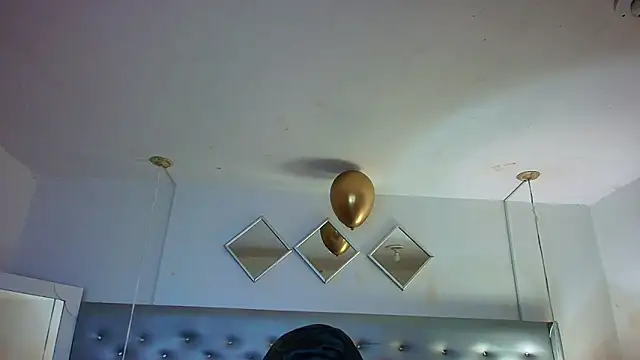 EileenBenzon online show from April 9, 3:31 am