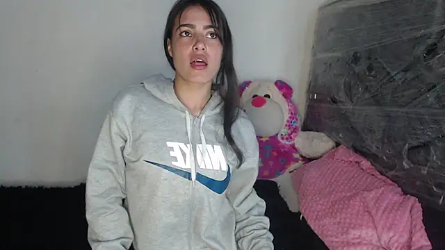 skinny sweet2411 online show from December 16, 12:49 am