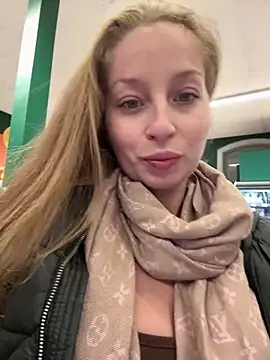 Snapshot of Hr_Fru_Olsen chatting on October 11, 7:27 pm Hr Fru Olsen online show from October 11, 7:27 pm
