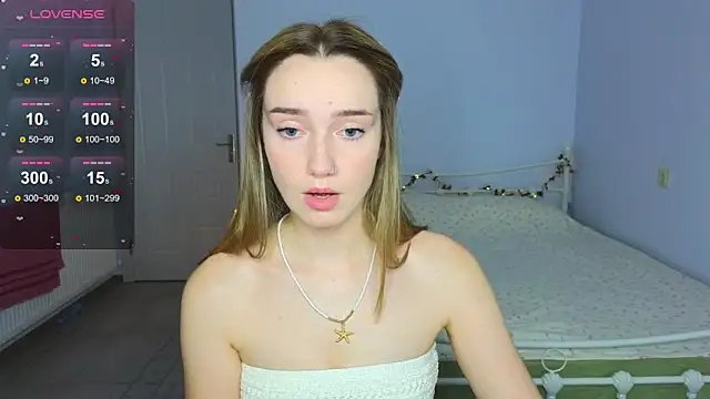 Wild Sophie  online show from November 18, 2:40 pm