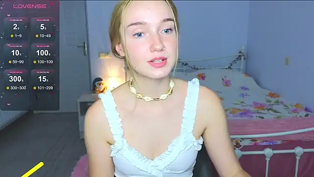 Wild Sophie  online show from October 13, 6:43 pm