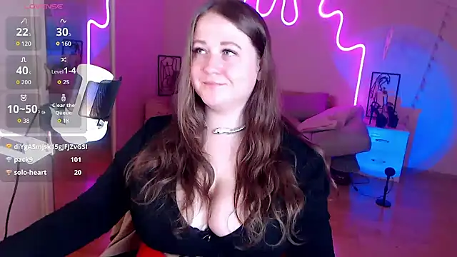 Snapshot of LizzyShine chatting on October 4, 5:06 pm LizzyShine online show from October 4, 5:06 pm
