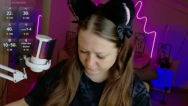 Snapshot of LizzyShine chatting on October 14, 4:09 pm LizzyShine online show from October 14, 4:09 pm