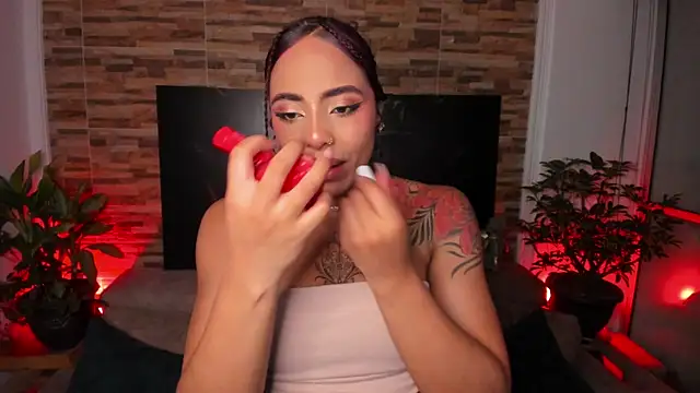 Snapshot of emilyfitness chatting on October 8, 3:22 am emilyfitness online show from October 8, 3:22 am