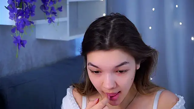 VeronaAppleberry online show from February 20, 6:26 am