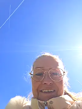 lisalustjouw online show from April 29, 11:57 am