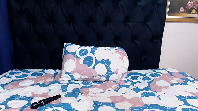 BootyliciousbustyX33 online show from September 28, 12:21 pm