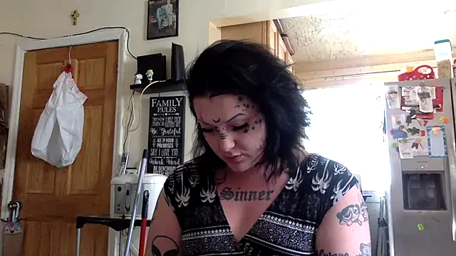 CurvyTrans2002 online show from August 3, 9:42 pm