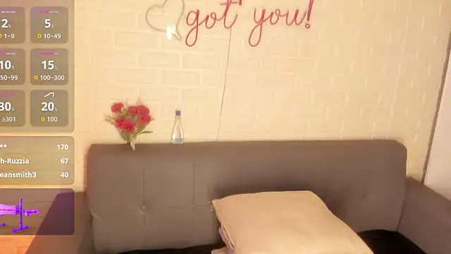 Snapshot of karina_gomez_18 chatting on October 4, 11:27 am karina gomez 18 online show from October 4, 11:27 am
