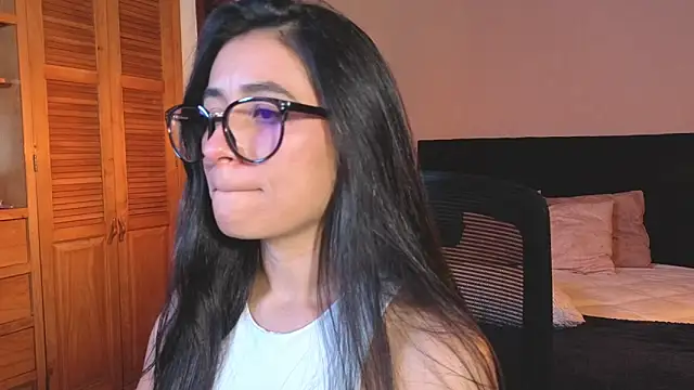 ChloeTurner  online show from April 13, 7:58 pm