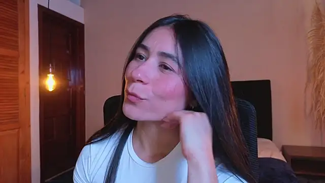 ChloeTurner  online show from February 26, 8:19 pm