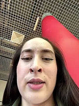 Snapshot of Holly_Play chatting on September 25, 10:25 am Holly Play online show from September 25, 10:25 am