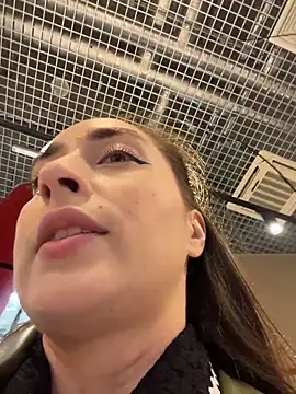 Snapshot of Holly_Play chatting on October 12, 10:39 am Holly Play online show from October 12, 10:39 am