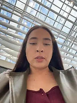 Holly Play online show from April 20, 11:35 am