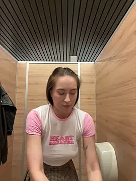 Snapshot of Holly_Play chatting on September 11, 1:55 pm Holly Play online show from September 11, 1:55 pm