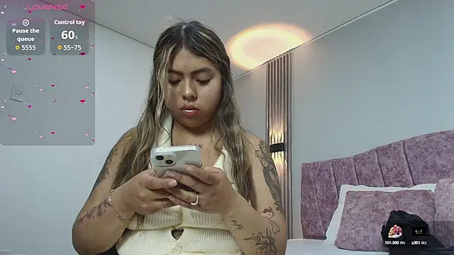 Snapshot of AntonellaRosee_ chatting on October 16, 12:30 pm AntonellaRosee online show from October 16, 12:30 pm
