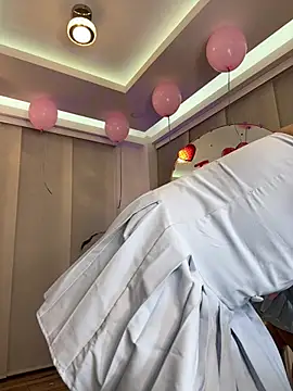 nicollefiorett online show from February 2, 11:37 pm