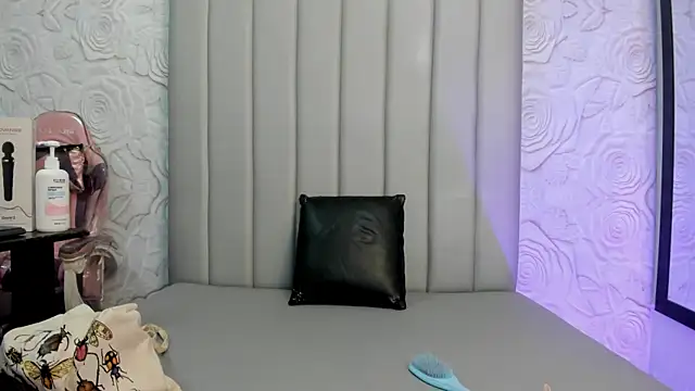 AlexaFoxy18 online show from February 20, 7:32 am