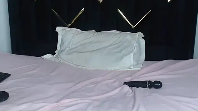 EbonyBentley online show from March 31, 8:58 am