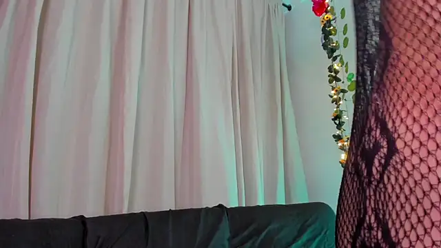 Little michell online show from November 26, 3:07 am