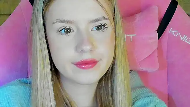 Snapshot of MilanaBalmain chatting on September 28, 5:25 am MilanaBalmain online show from September 28, 5:25 am