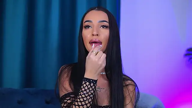 DeniseDevilles online show from June 1, 9:05 pm