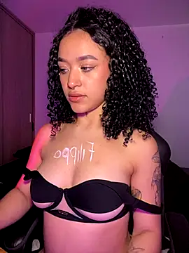 Crystal Dluna online show from November 27, 4:32 pm