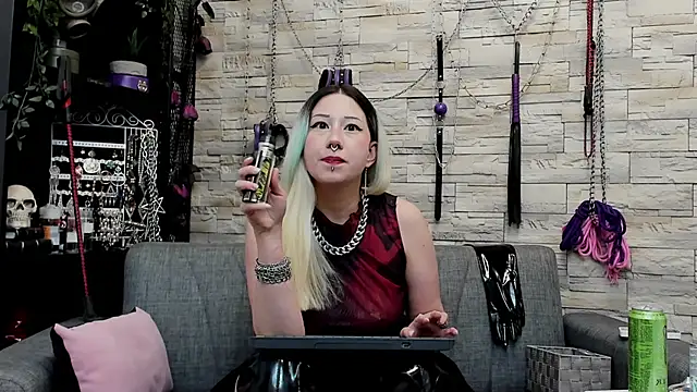 CruelMistress online show from April 7, 5:20 am