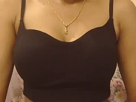Snapshot of _FluffyHxney_ chatting on October 18, 6:31 pm FluffyHxney online show from October 18, 6:31 pm