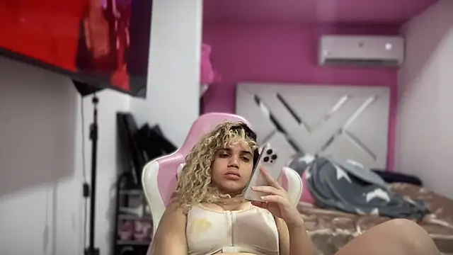 brithneysquirt online show from January 5, 10:02 pm